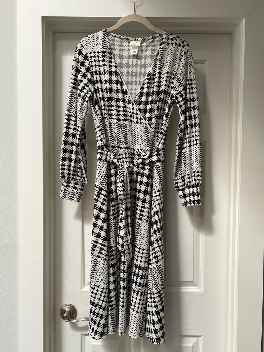 H&M Black & White Houndstooth Faux Wrap-Style Long Sleeve Dress